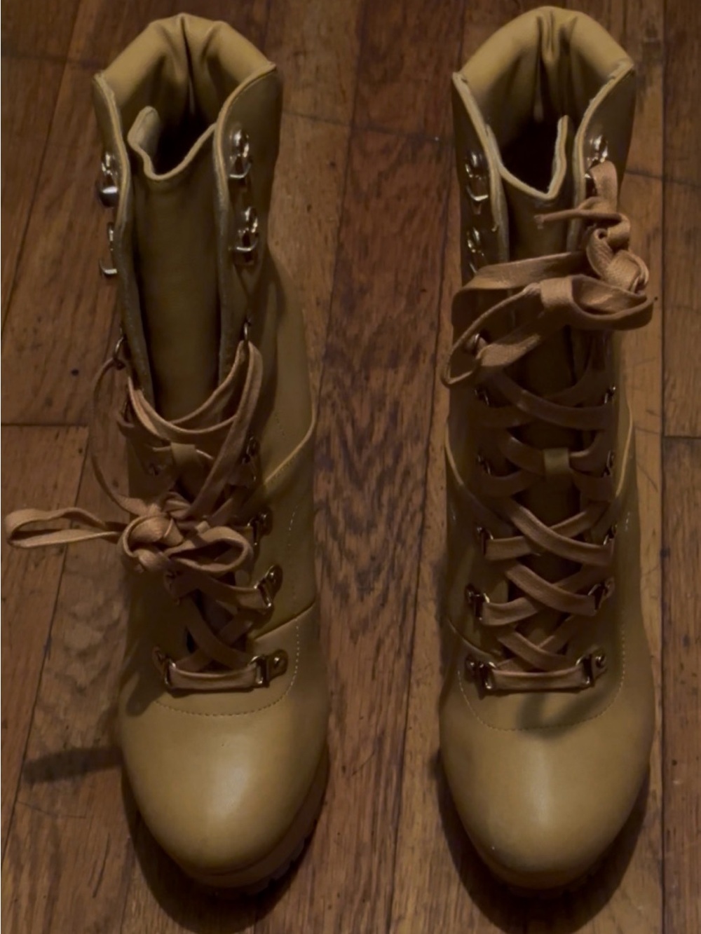 Women’s Lace-Up Ankle Boots in Tan with Lug Sole